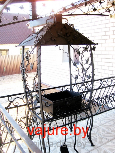Мангал кованый с крышей №4