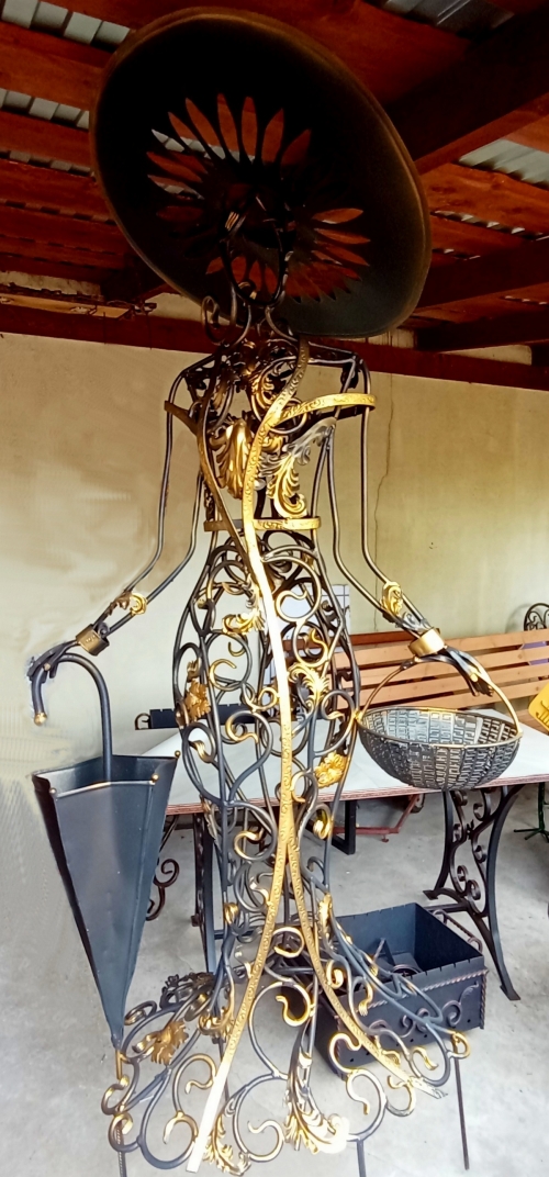 Композиция "Мадам-цветочница"