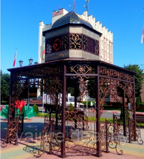 Ротонда с часами.