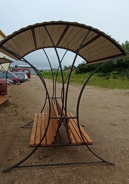 Двухсторонняя скамейка с навесом