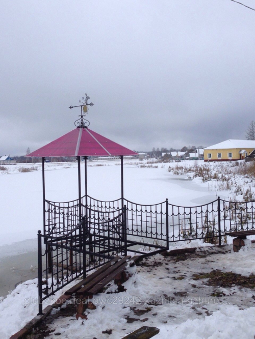 Пирс с беседкой и ограждением