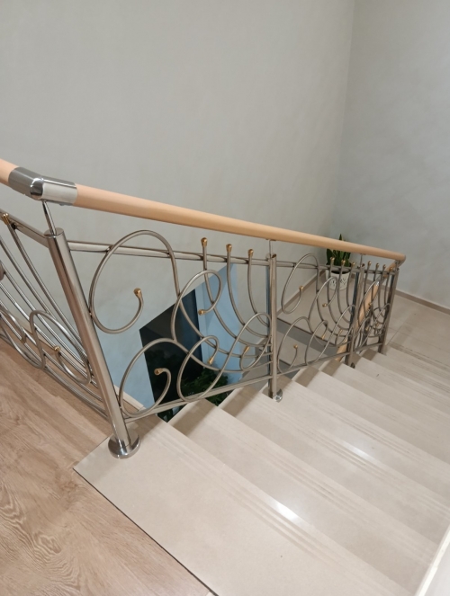 Ограждение лестницы №2 из нержавейки.