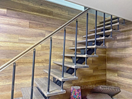 Лестница на одном косоуре №11